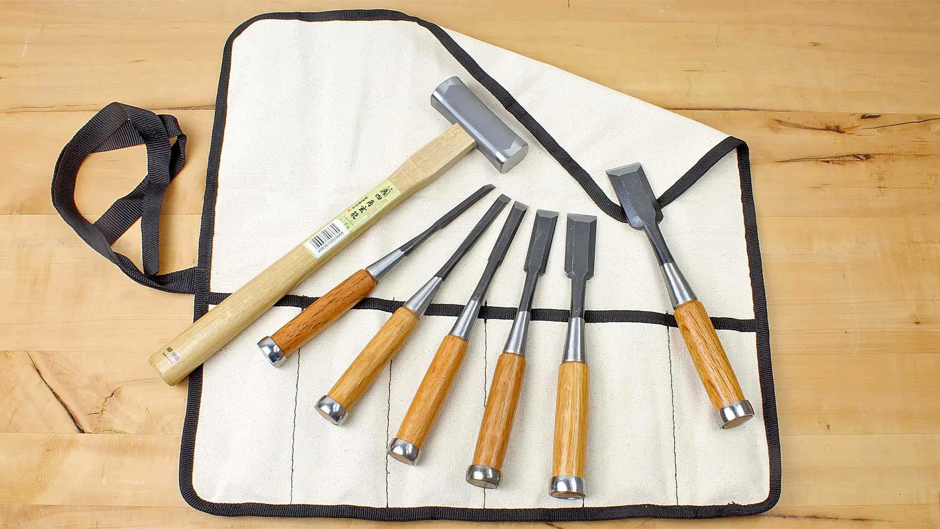Satz mit 6 HIKOZA Stemmeisen und einem japanischen Hammer in Segeltuchtasche