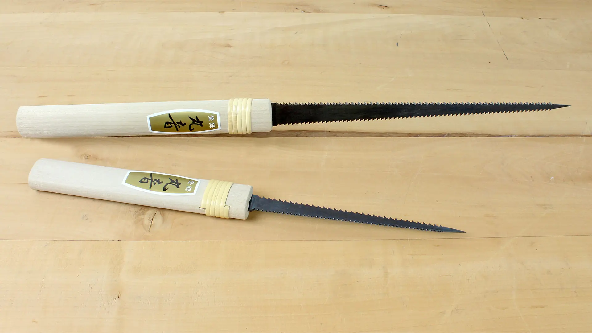 Japanische Stichsäge mit zweiseitiger Verzahnung