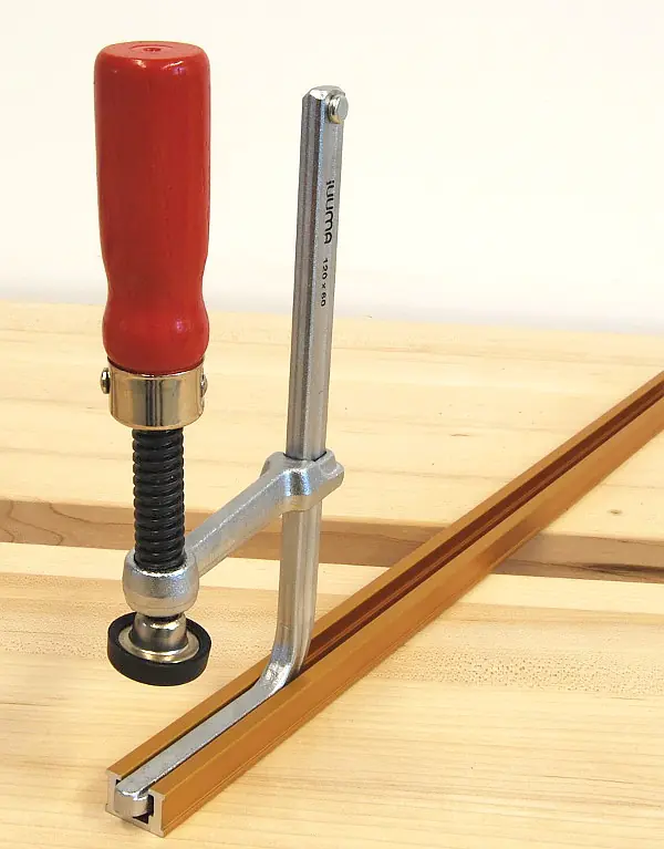 Schraubzwinge fuer Fuehrungsschiene 120/60 mm mit Holzgriff jUUMA Schraubzwinge fuer Fuehrungsschiene 120/60 mm mit Holzgriff jUUMA