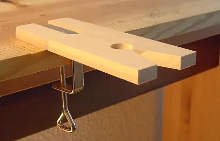 Laubsägetischchen mit 1 Zwinge