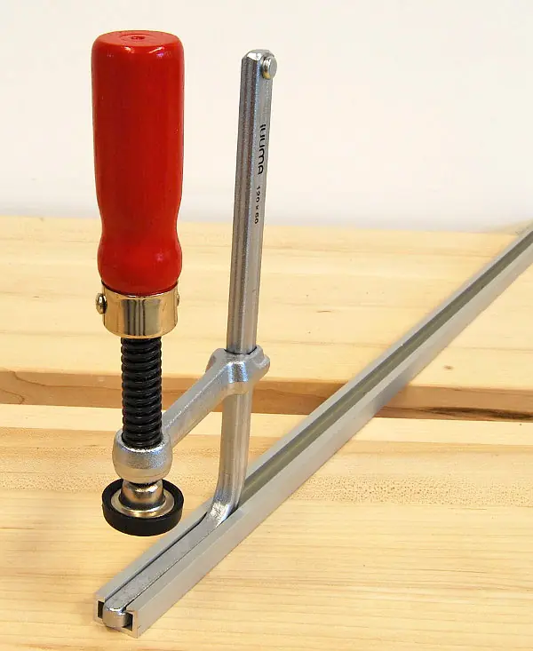 Schraubzwinge fuer Fuehrungsschiene 120/60 mm mit Holzgriff jUUMA Schraubzwinge fuer Fuehrungsschiene 120/60 mm mit Holzgriff jUUMA