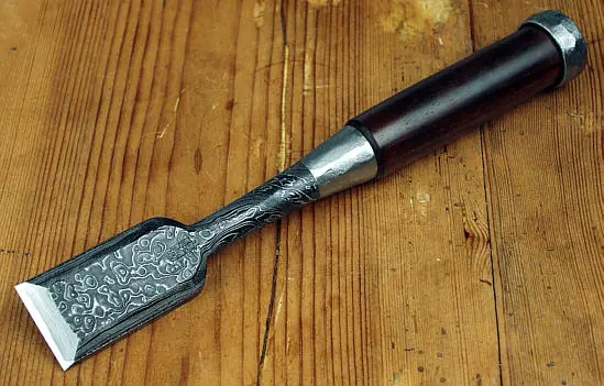 Mokume Oire Nomi 6 mm - Japanisches Stemmeisen mit Suminagashi-Stahl und Sandelholzgriff TASAI Mokume Oire Nomi 6 mm - Japanisches Stemmeisen mit Suminagashi-Stahl und Sandelholzgriff TASAI