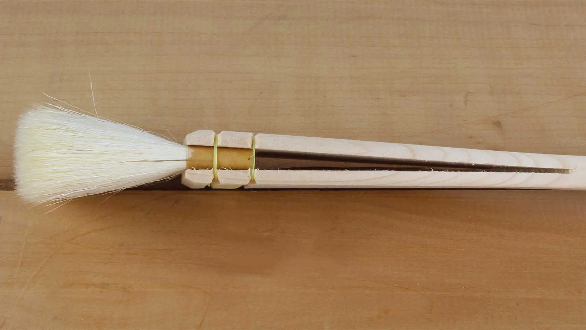 Ziegenhaarpinsel weiss 30 mm mit Holzheft Ziegenhaarpinsel weiss 30 mm mit Holzheft