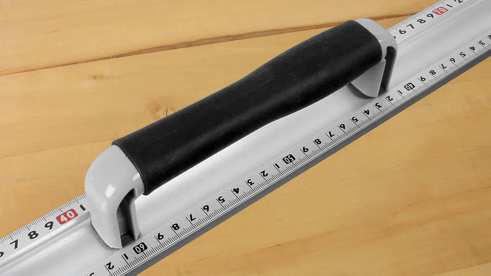 SHINWA Aluminium Schneidlineal mit Stahlkante und Handgriff SHINWA Aluminium Schneidlineal mit Stahlkante und Handgriff