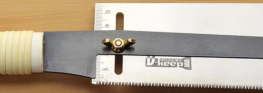 Dozuki mit Tiefeneinstellung Blattlaenge 225 mm max Schnitttiefe 48 mm YOSHIWAKA Dozuki mit Tiefeneinstellung Blattlaenge 225 mm max Schnitttiefe 48 mm YOSHIWAKA