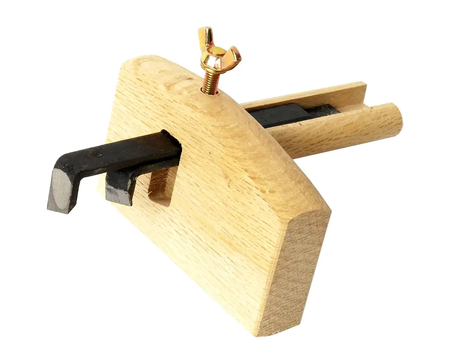 Zapfenstreichmaß mit dicken Messern und zwei Anreißstäben aus Stahl (Kama-Keshiki)