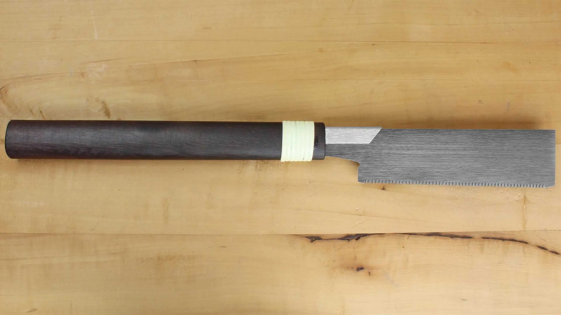 Kleine traditionelle Japanische Kugihiki mit Holzgriff