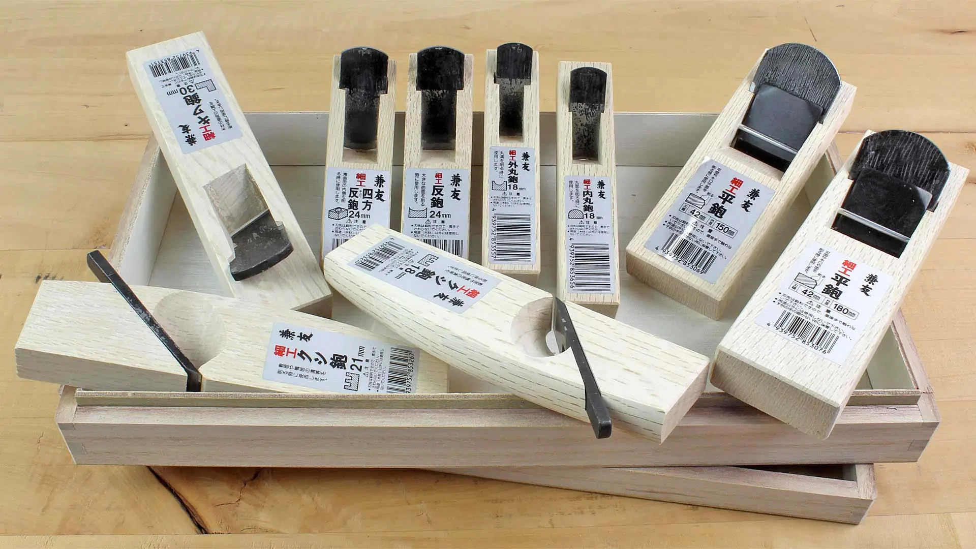 Set mit 9 kleinen japanischen Hobeln im Holzkästchen